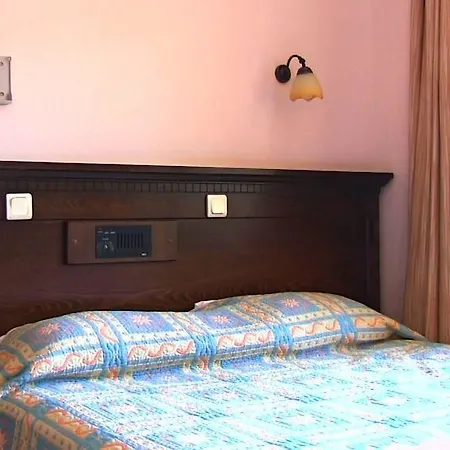 Golmar 3* إتْشميلير